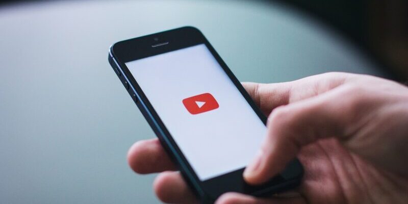 youtubeの検索履歴に知らないワードが？覚えのない履歴が出てくる理由