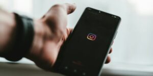 インスタ「コミュニティを守るため」を解除する方法